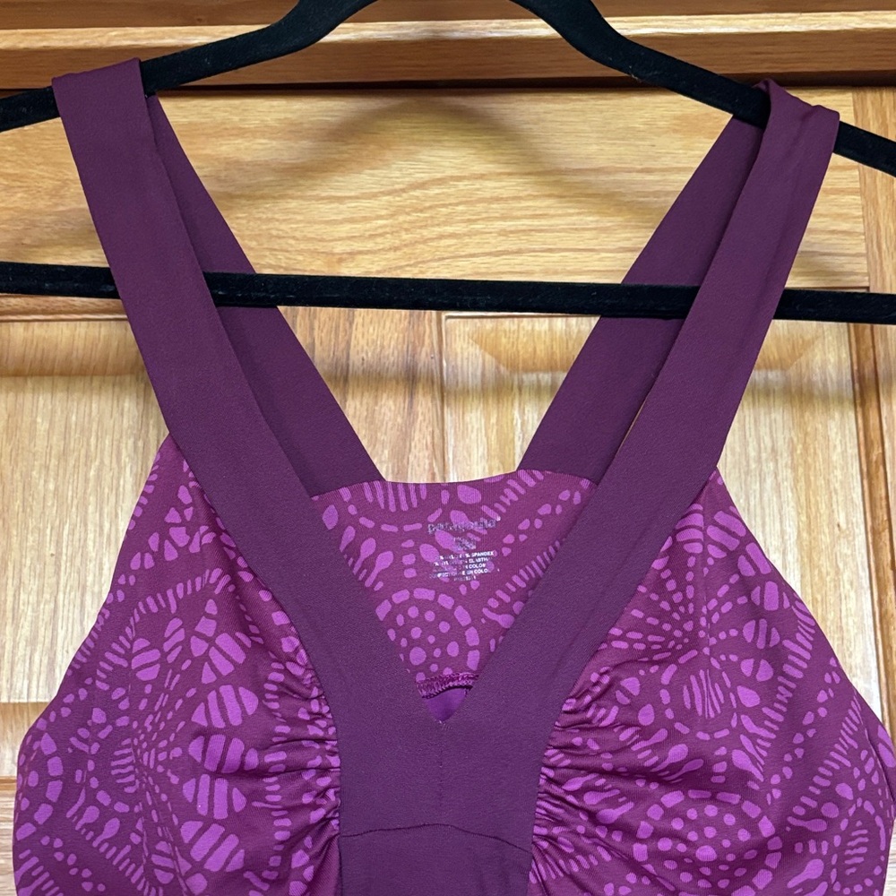 Women's V-Neck Patagonia Sleeveless Burgundy Dress - Picture 3 of 5